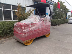 旺财28机械一台双钢轮座驾压路机打包发往青岛市