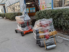 旺财281台手扶压路机和移动灯车打包发往绍兴